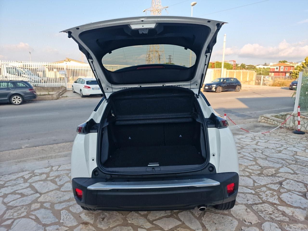 Peugeot 2008 BlueHDi 130 S&S EAT8 Allure Pack 2022