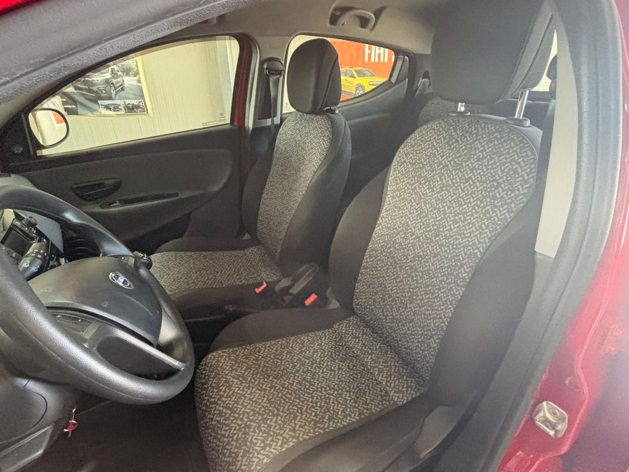 Lancia Ypsilon 1.0 FireFly 5 porte S&S Hybrid Ecochic Silver