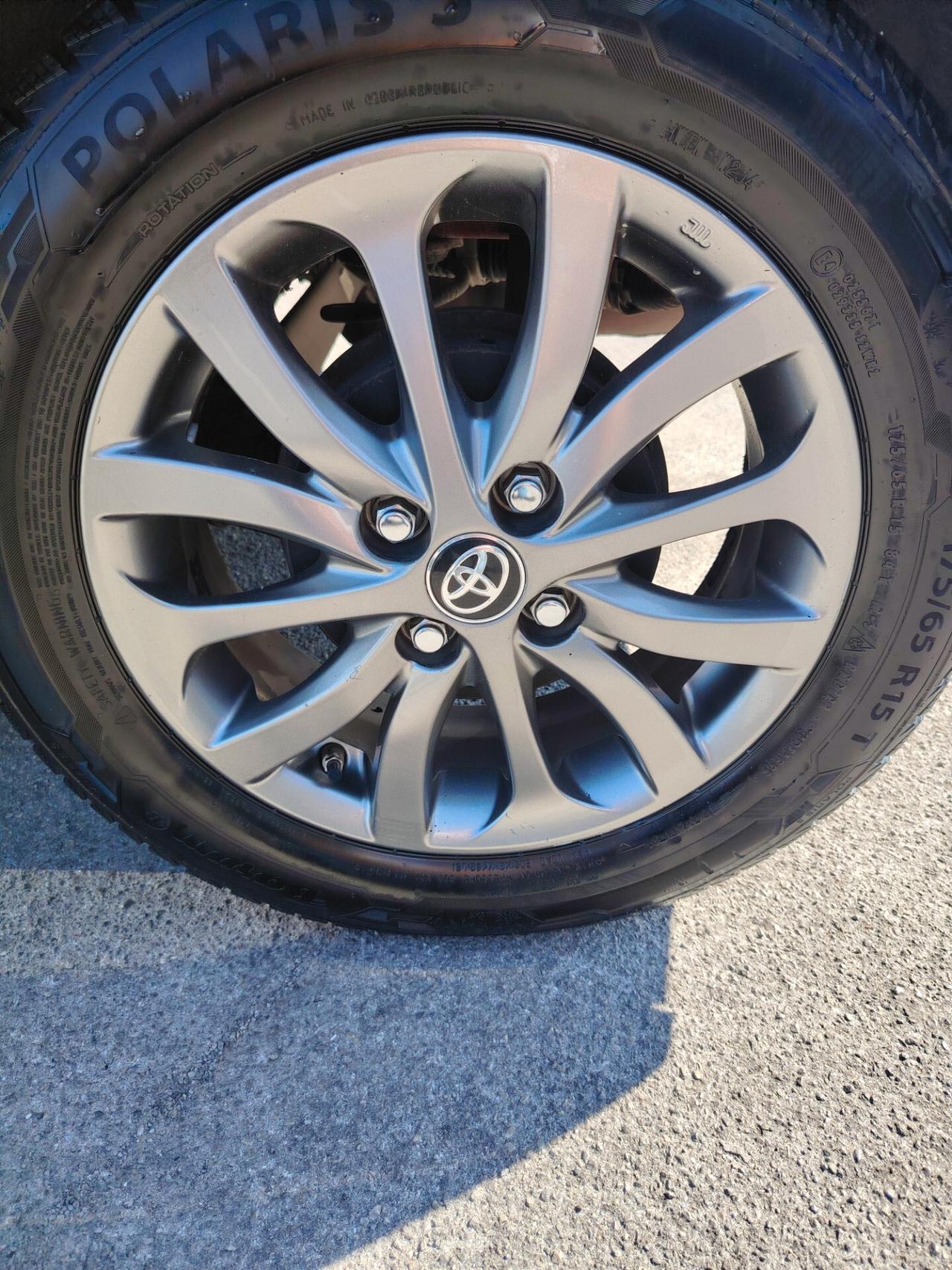 Toyota Yaris 1.0 5 porte Lounge - NEOPATENTATI