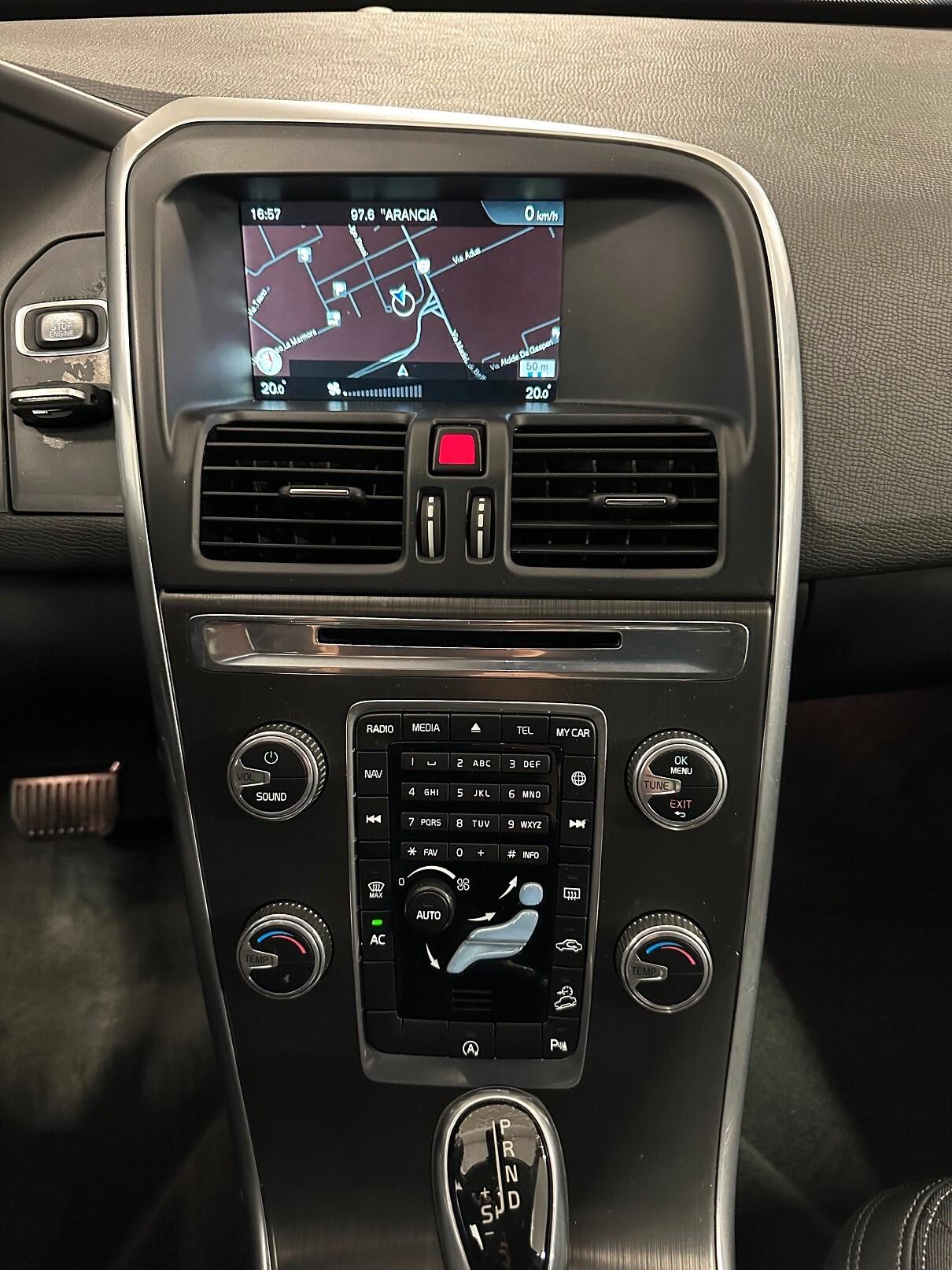 Volvo XC 60 XC60 D4 AWD Geartronic Business AUTOCARRO N1