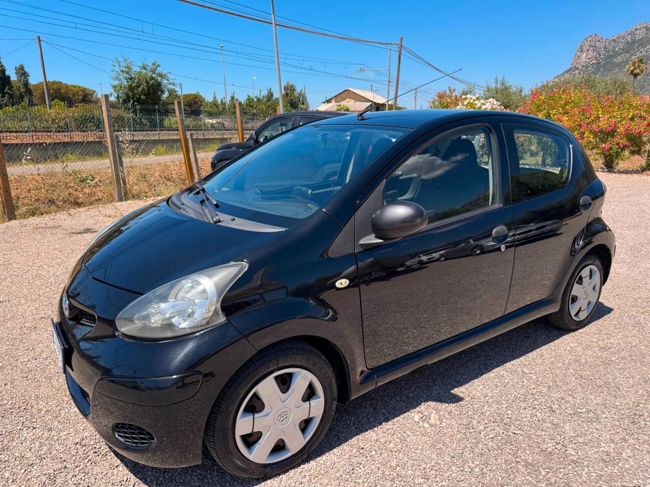 Toyota Aygo 1.0 12V VVT-i 5 porte Deep Ocean Connect