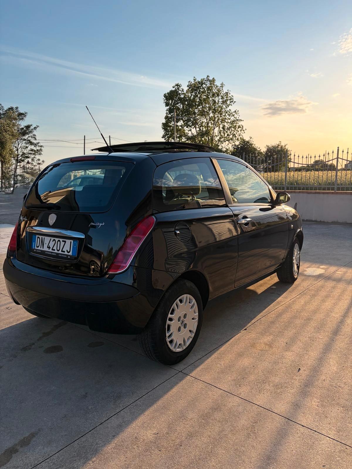 Lancia Ypsilon 1.3 MJT 75 CV Tetto Panoramico