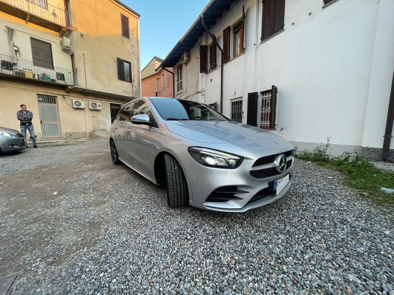 Mercedes-Benz B 180 AMG Line Premium