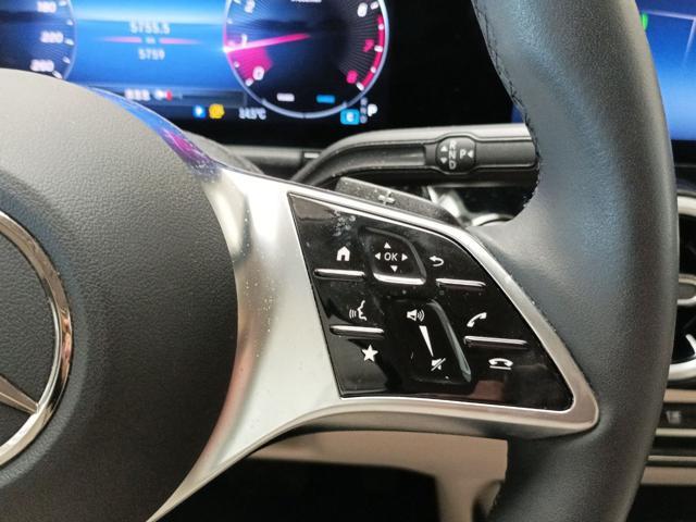 MERCEDES-BENZ GLA 180 Automatic Progressive Advanced