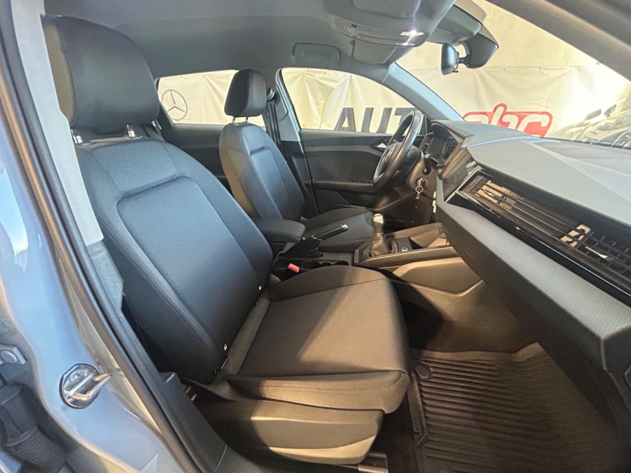 Audi A1 citycarver 30 TFSI Identity Contrast