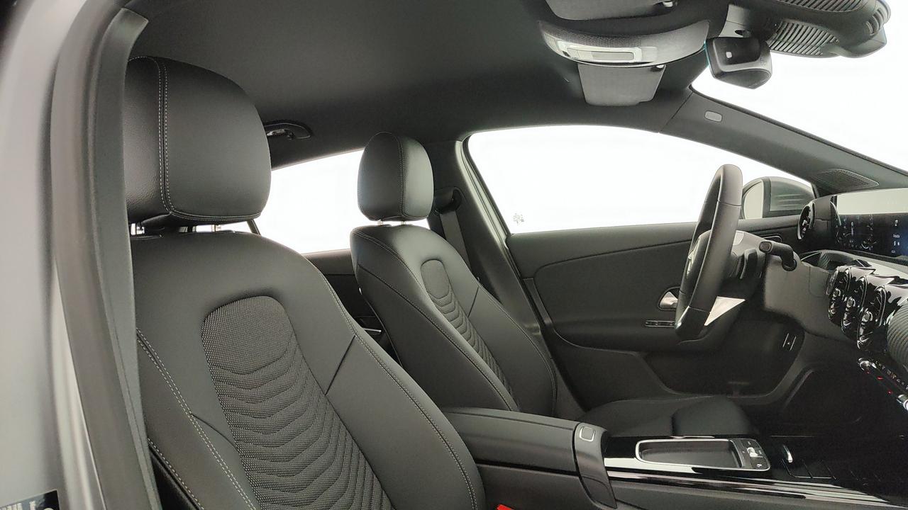 Mercedes-Benz A 250 e con tecnologia ibrida EQ