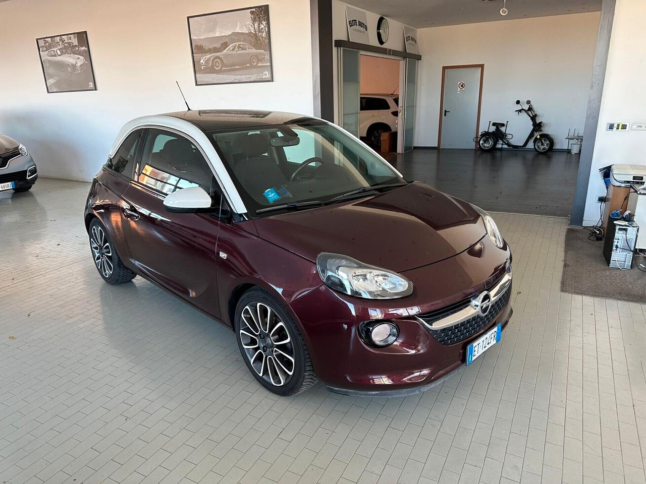 Opel Adam 1.2 70 CV White/Black Link