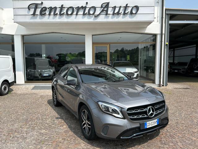MERCEDES-BENZ GLA 180 Premium