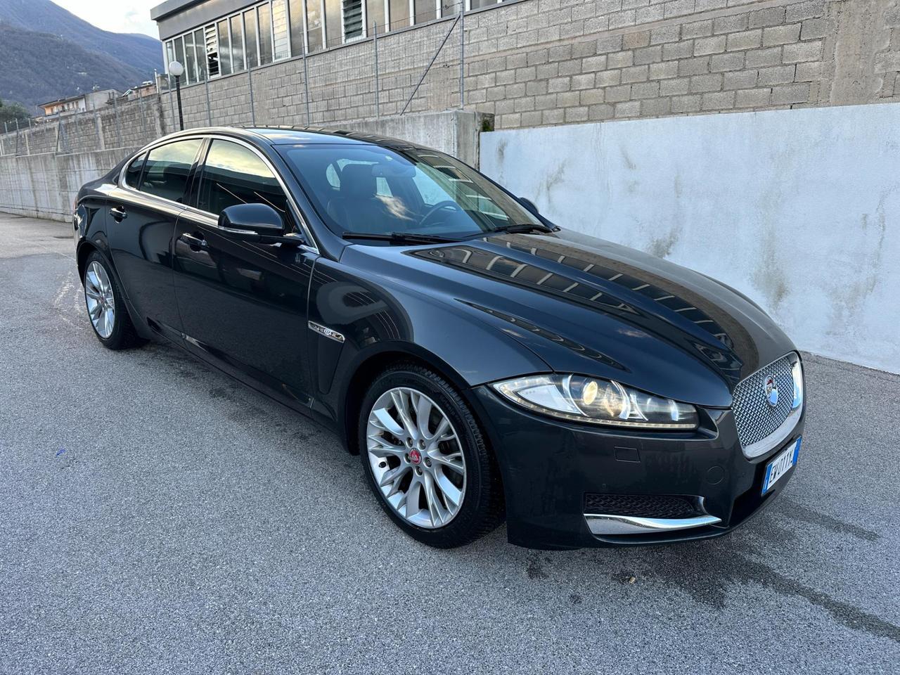 Jaguar XF Berlina XF 2.2d Luxury 200cv auto