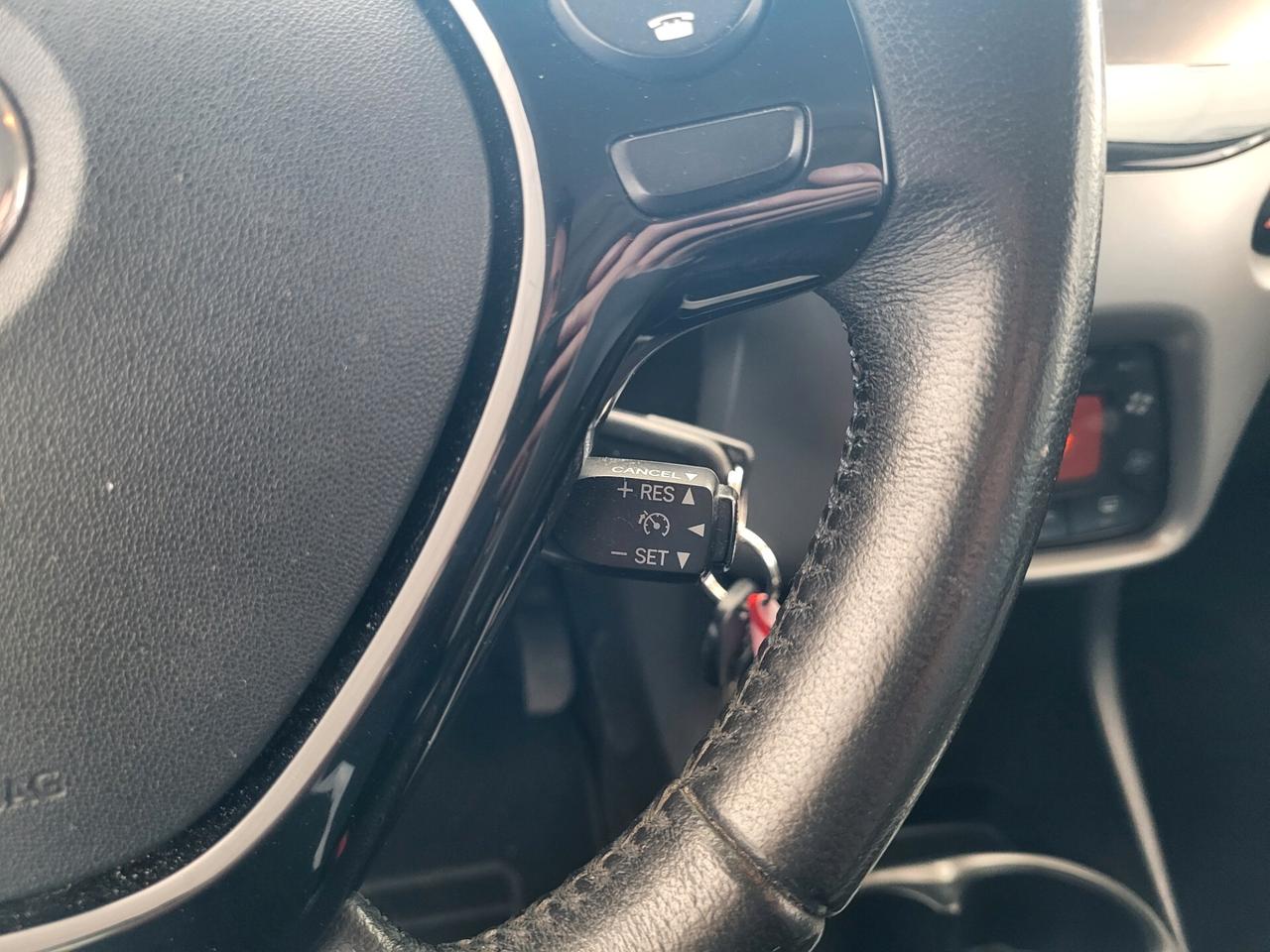 Toyota Aygo 1.0 VVT 5 PORTE X-PLAY *** RETROCAMERA -CRUISE CONTROL ***