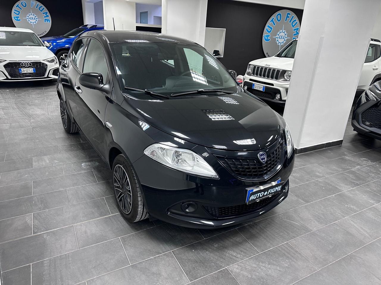 Lancia Ypsilon 1.0 FireFly 5 porte S&S Hybryd Gold