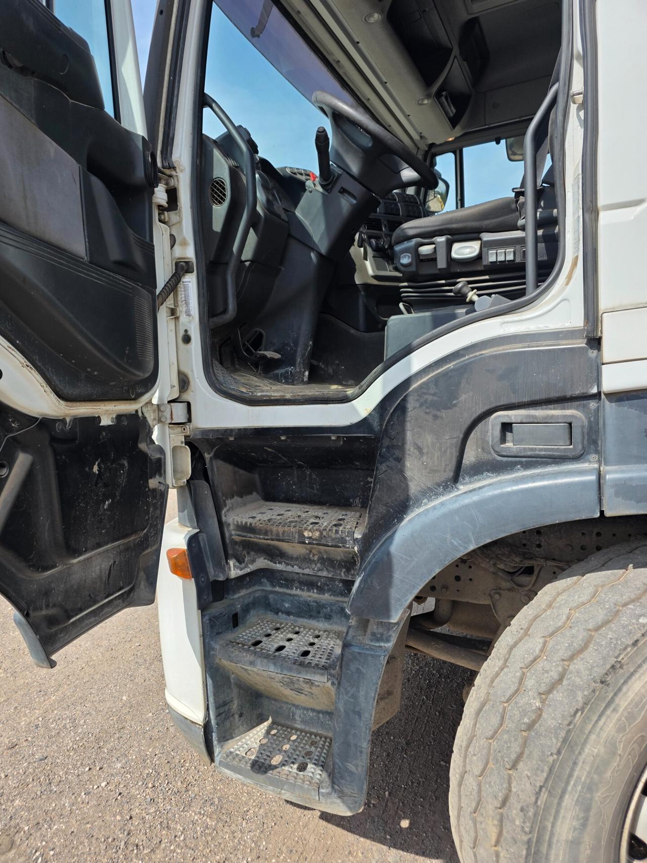 IVECO Stralis AS440S50T/P – 500 CV – Cambio manuale – solo circa 375.000 km