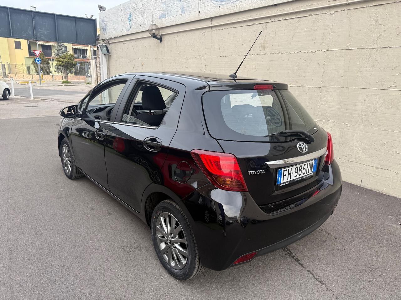 Toyota Yaris 1.0benzina 5porte LOUNGE - 2017