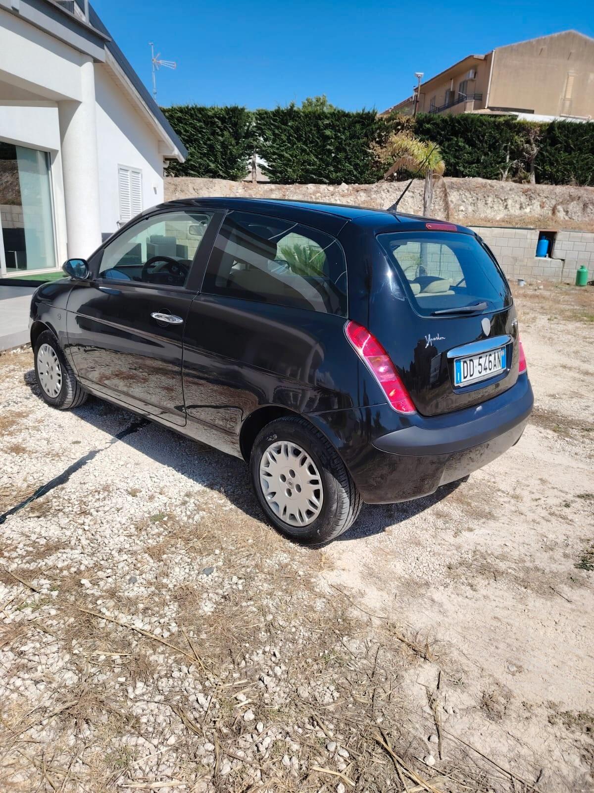 Lancia Ypsilon 1.3 MJT 75 CV Argento