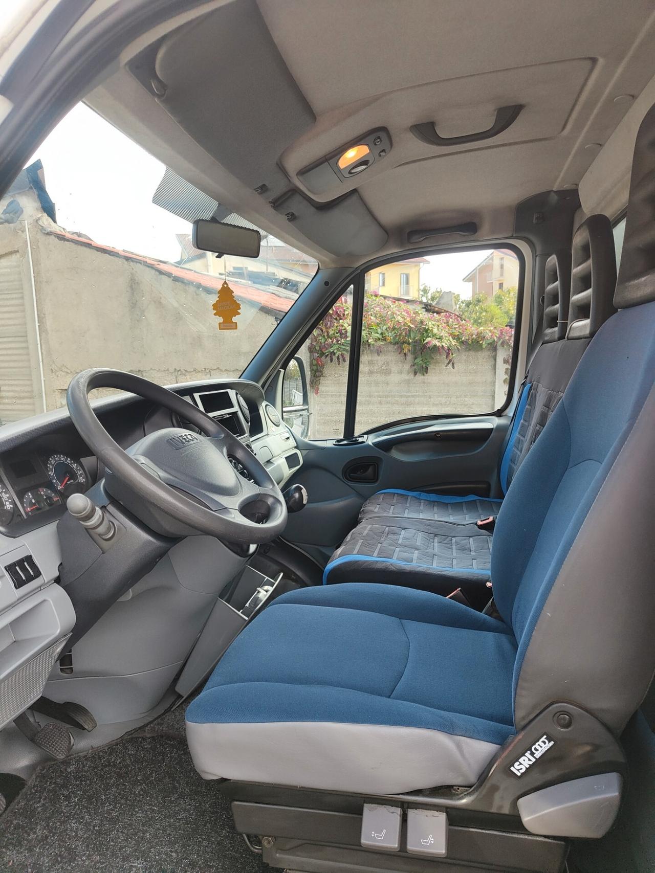 Iveco Daily 35.S10 anno 2010 con cassone fisso