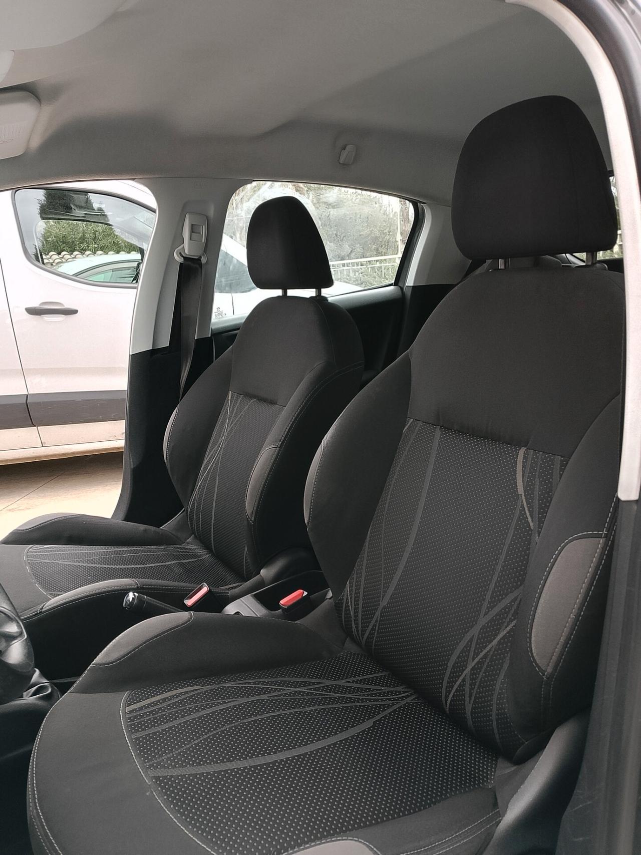 Peugeot 208 1.4 HDi 68 CV 5 porte Allure