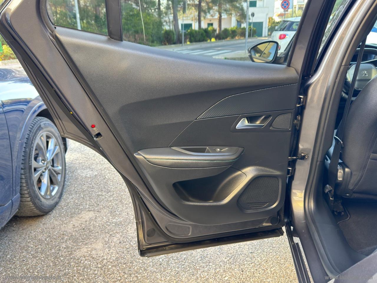 PEUGEOT 2008 BlueHDi 110 S&S Allure