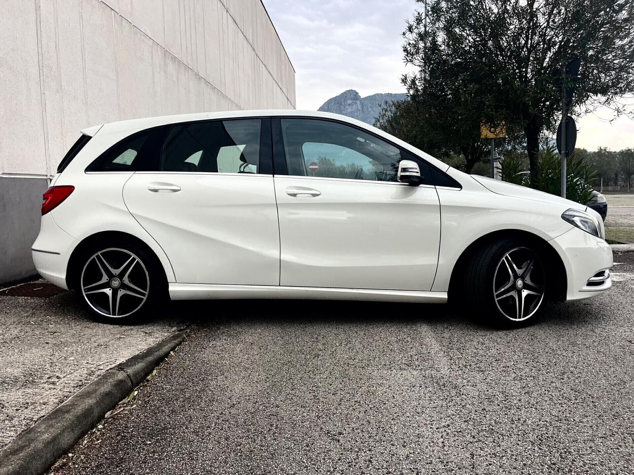 Mercedes-benz B Premium PLUS *TETTO*PELLE*NAVI*CERCHI18