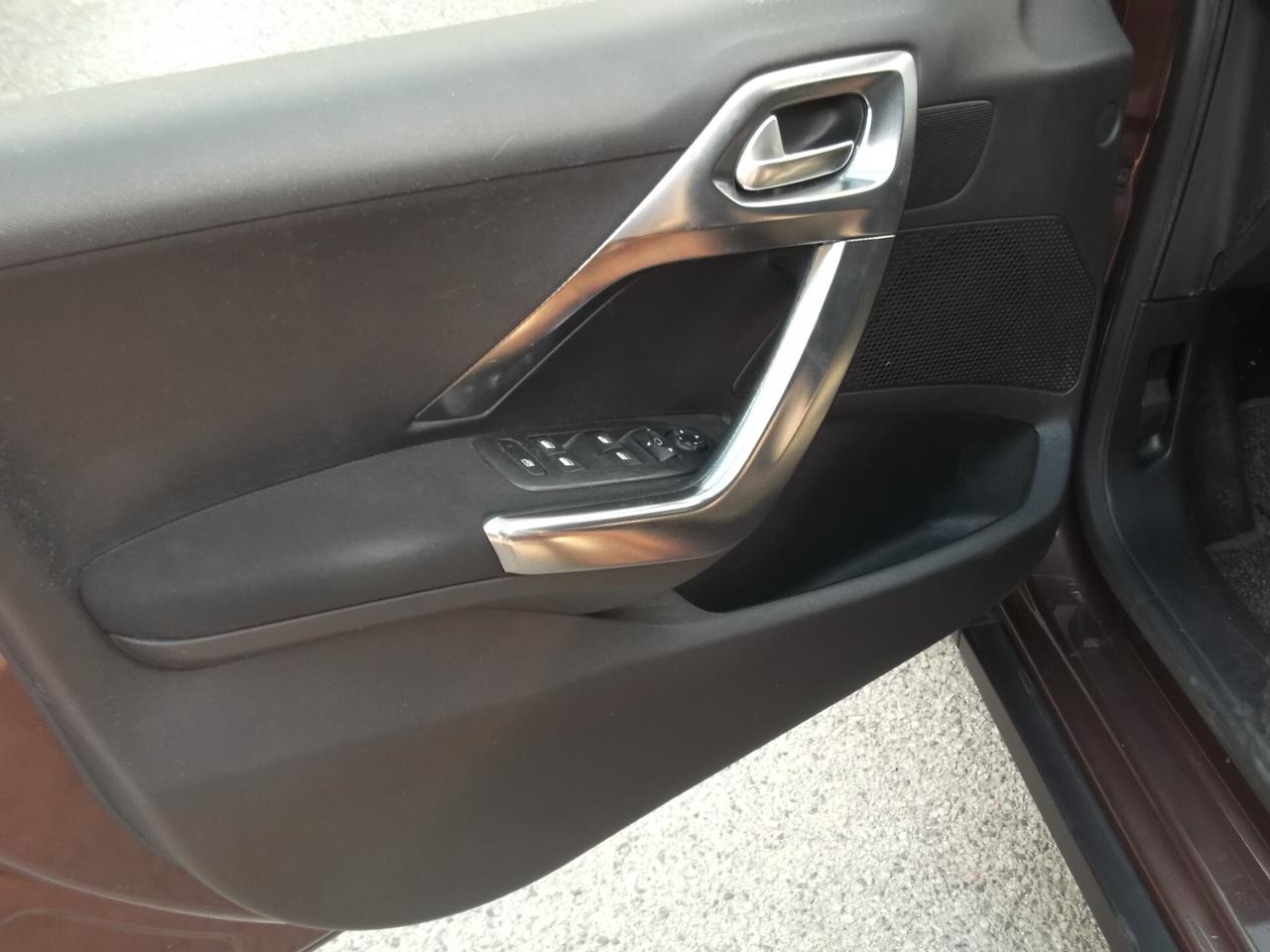 Peugeot 2008 1.6 e-HDi 92 CV Stop&Start Allure - 23