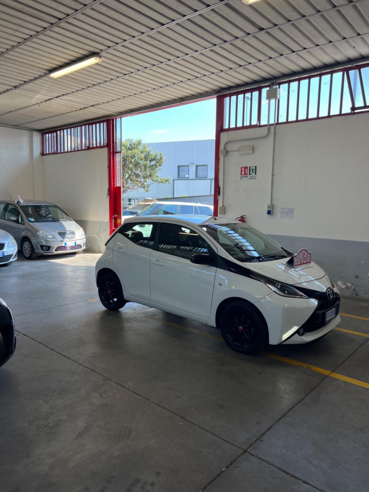 Toyota Aygo 1.0 VVT-i 69 CV 5 porte x-cite MMT