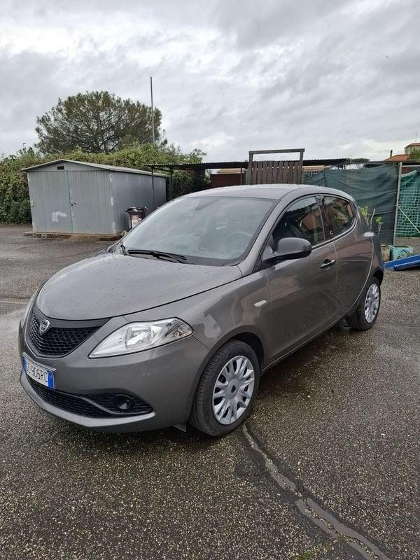 Lancia Ypsilon 1.0 FireFly 5 porte S&S Hybrid Silver