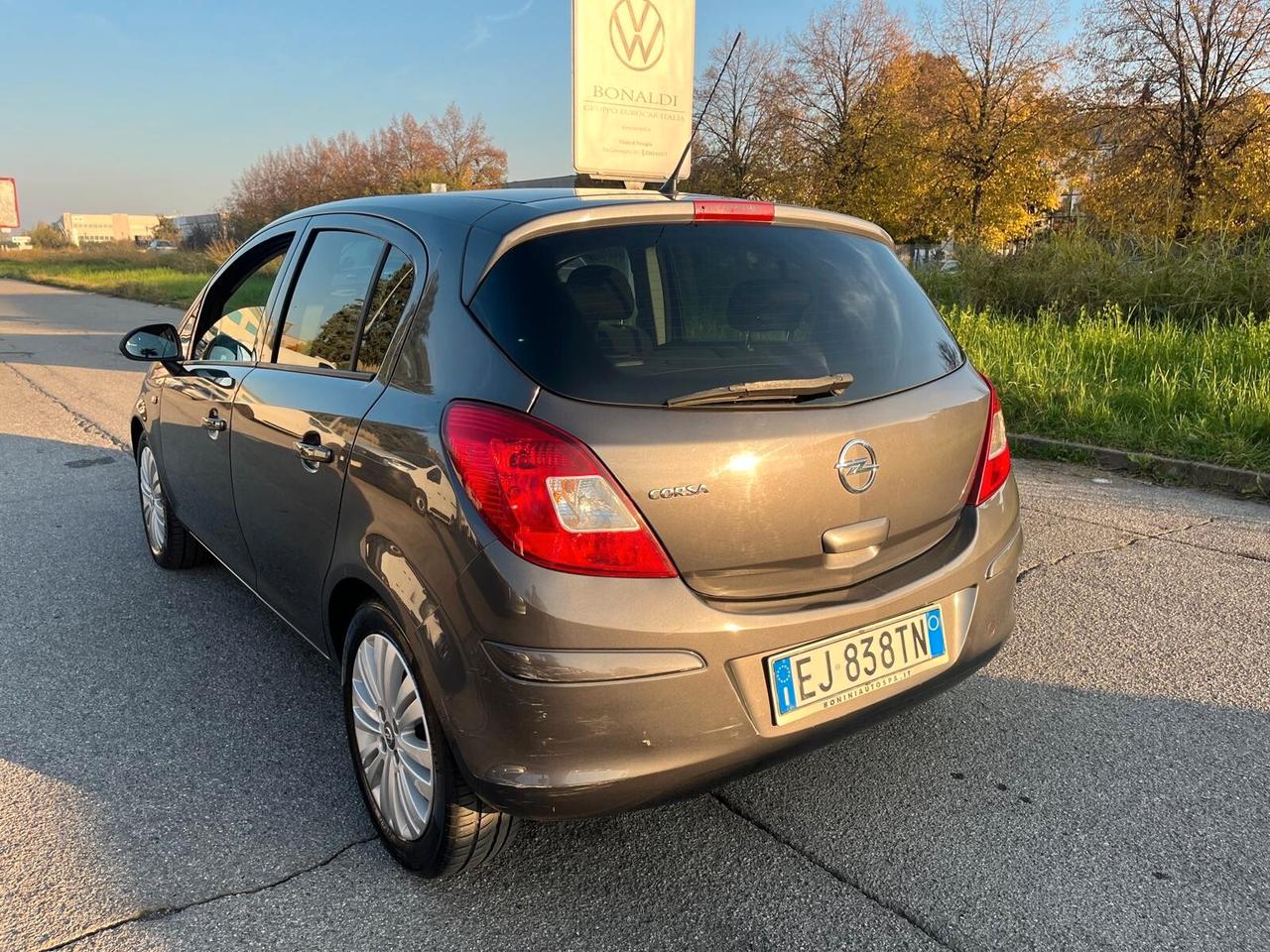 Opel Corsa 1.2 5 porte Club