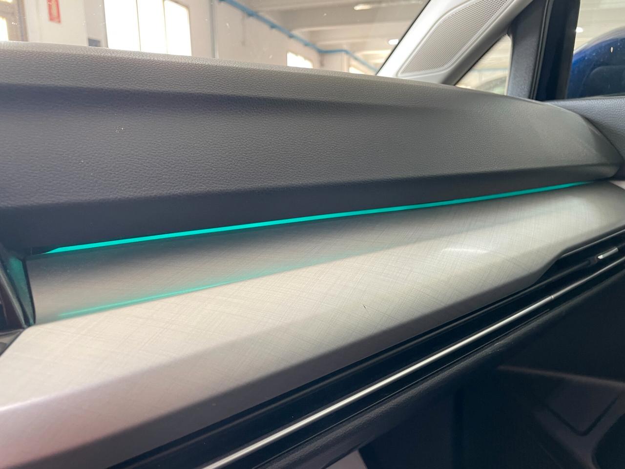 Volkswagen Golf 1.0 eTSI EVO DSG Life Cerchi17 Luci ambient