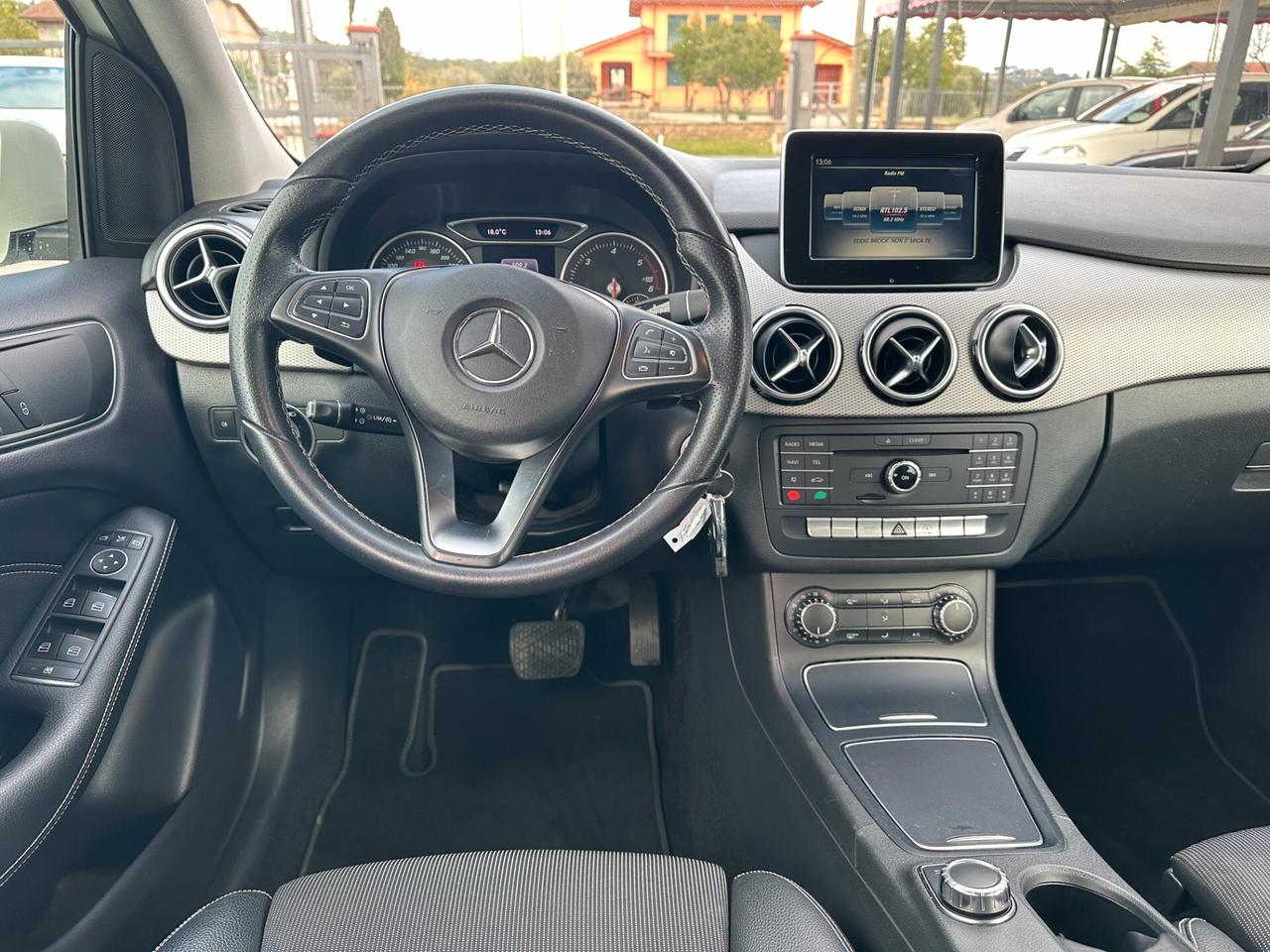 Mercedes-Benz B 180 SPORT*AUT*NAVI*KAMERA*KEY*BLUETOOTH*F1*MULTILED*