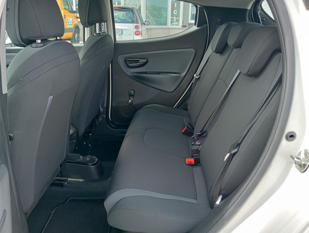 Lancia Ypsilon 1.2 69CV 5 porte OK NEOPATENTATI