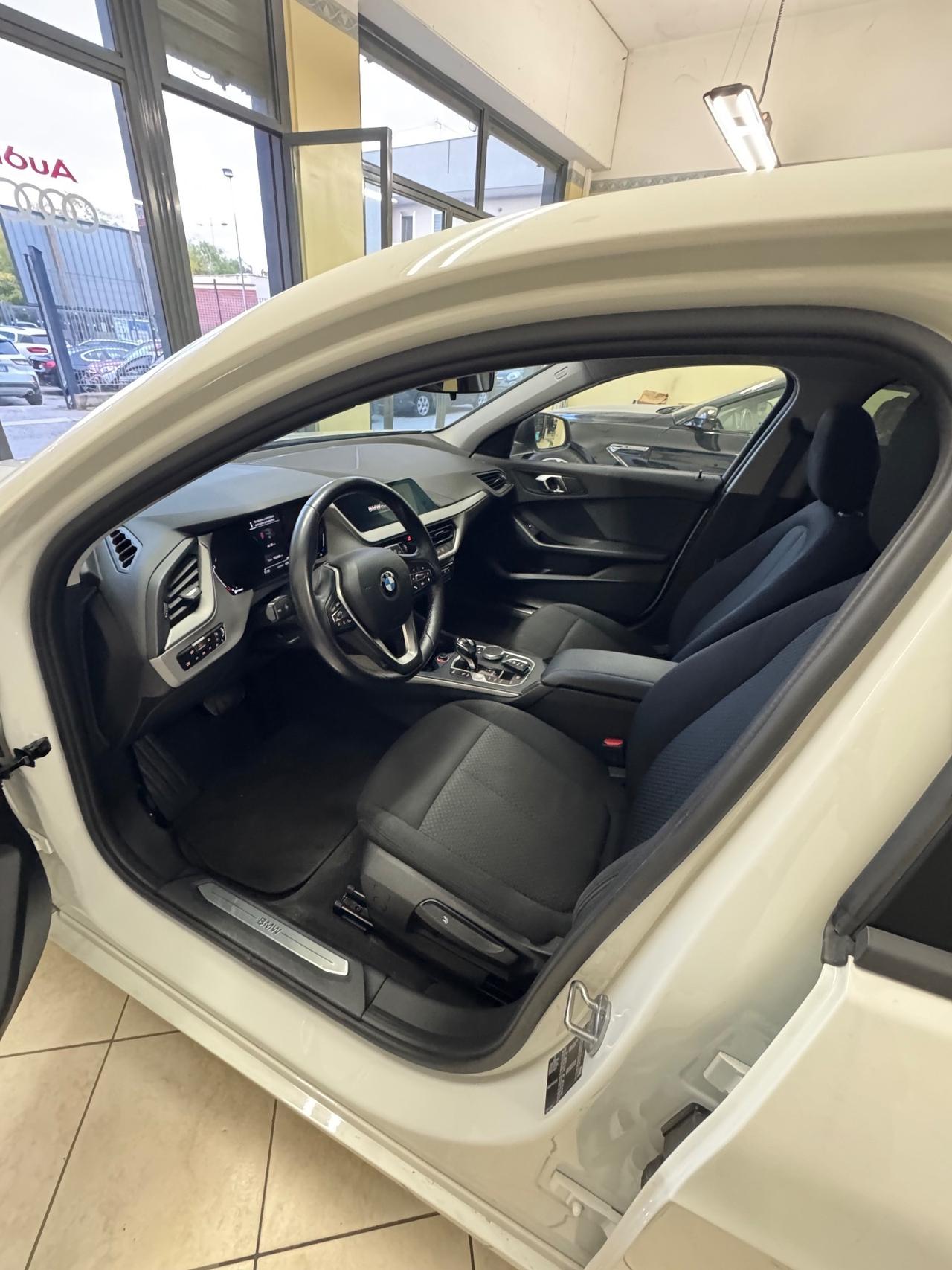 Bmw 116 116d 5p. Business Advantage