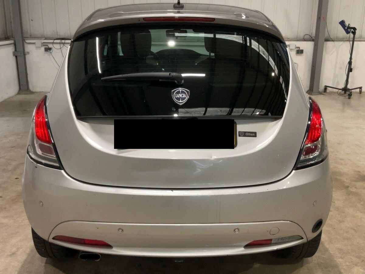 Lancia Ypsilon Platinum cambio automatico GPL
