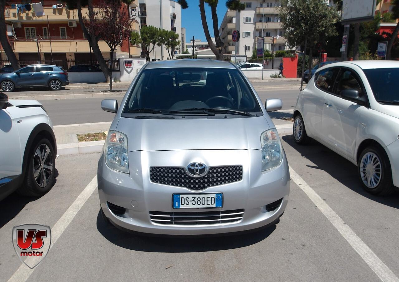 TOYOTA YARIS 1.0 BENZ-2008