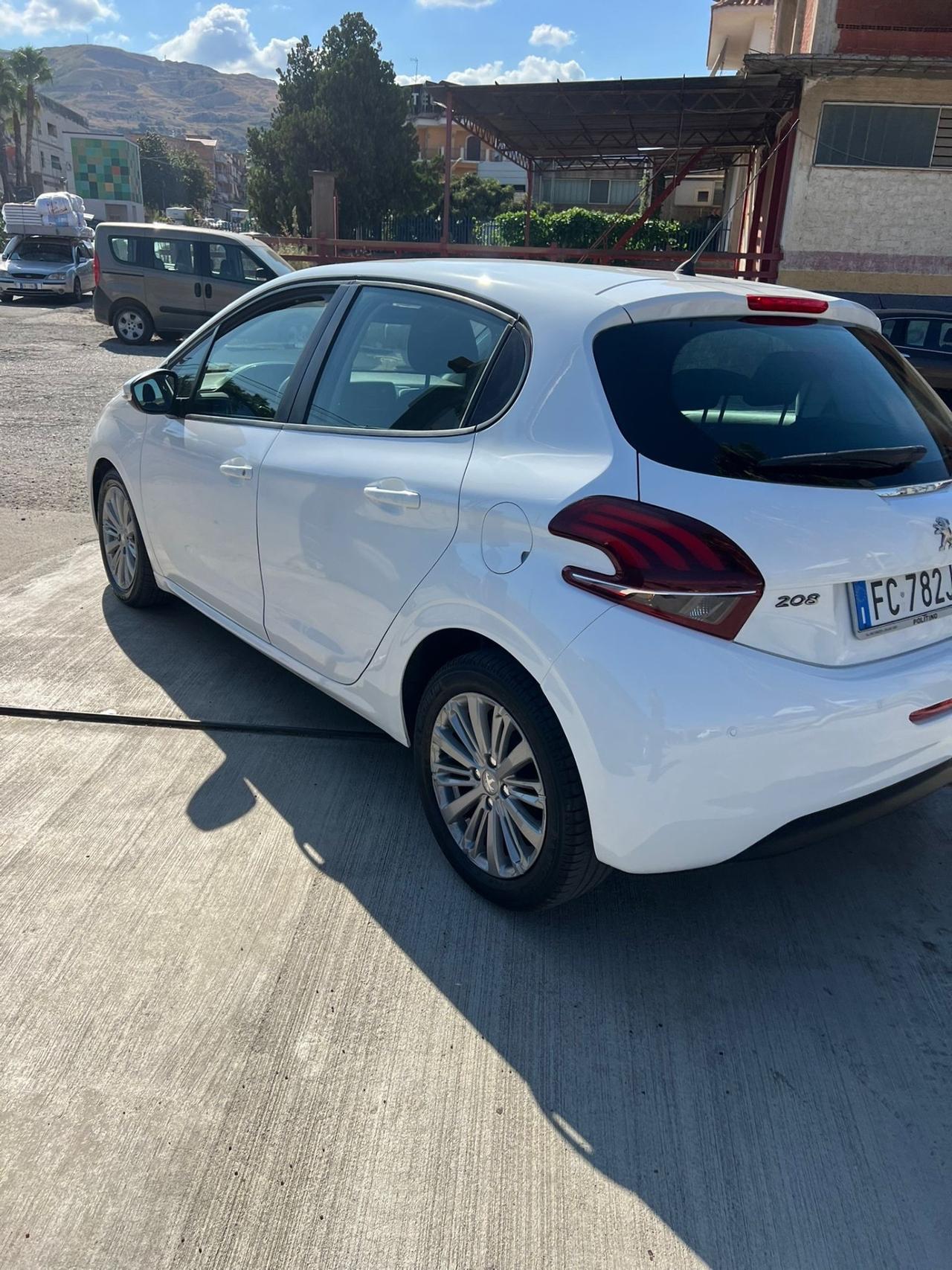 Peugeot 208 BlueHDi 75 5 porte Allure