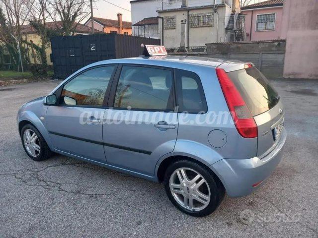 FORD Fiesta 1.2i 16V cat 5 porte Zetec