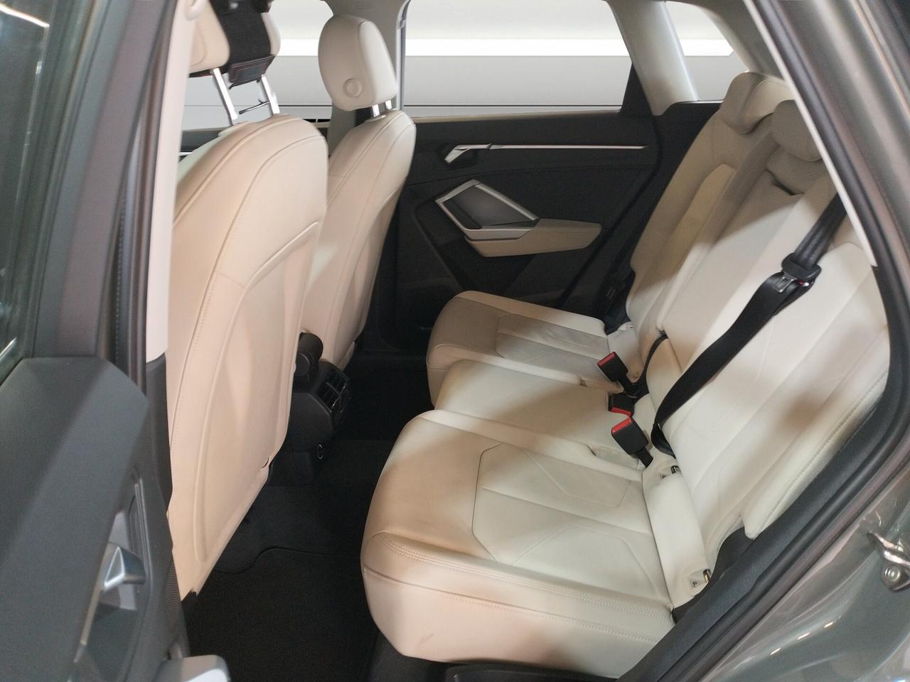Audi Q3 35 1.5 tfsi Business Advanced s-tronic