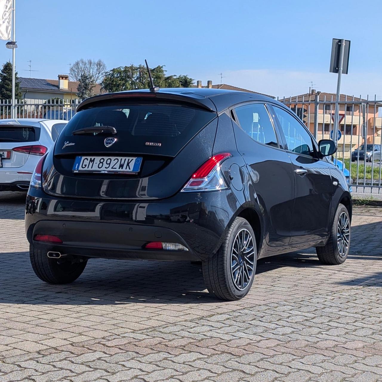 Lancia Ypsilon Firefly- Gold