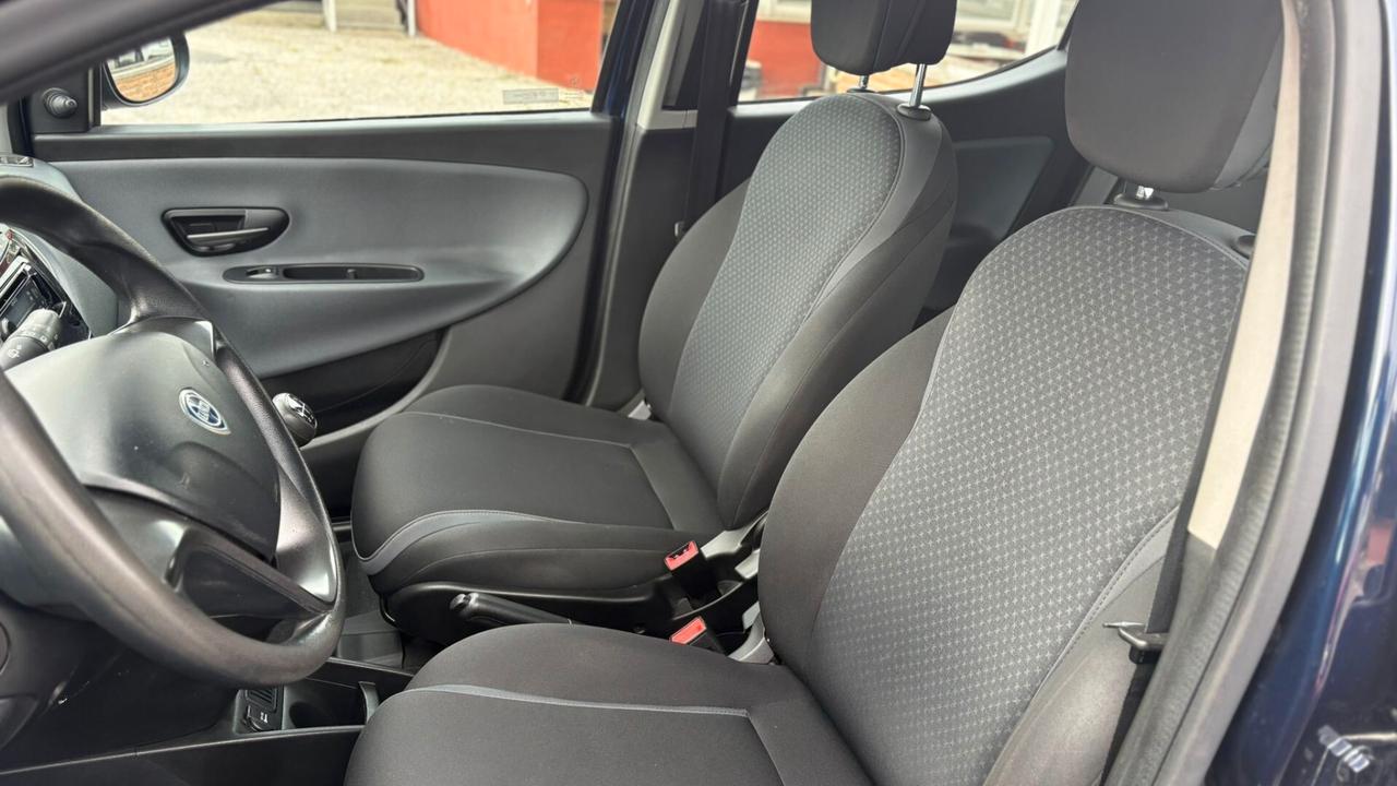 Lancia Ypsilon 1.2 69 CV 5 porte Silver