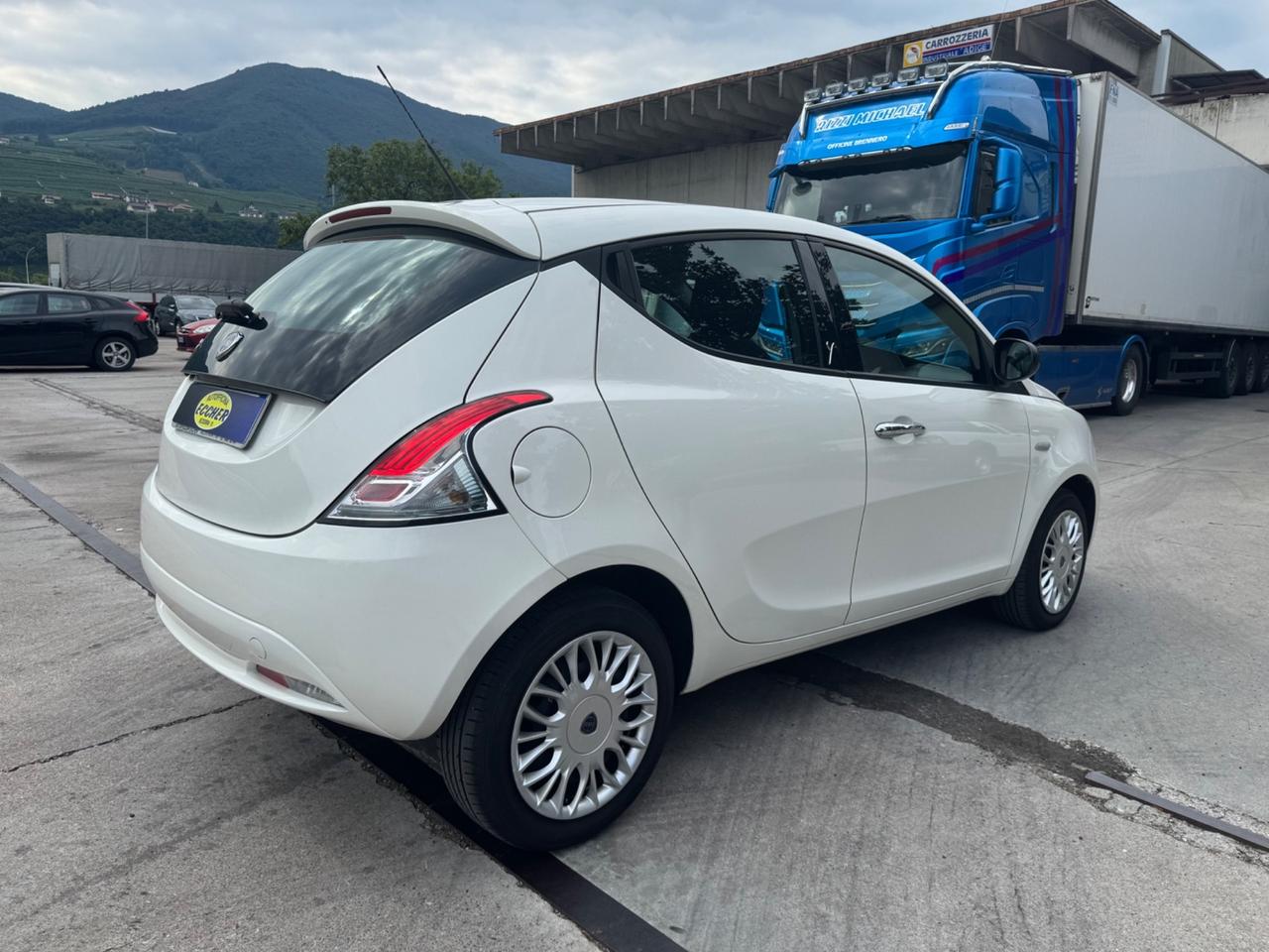 Lancia Ypsilon 1.3 MJT 16V 95 CV 5 porte S&S Silver