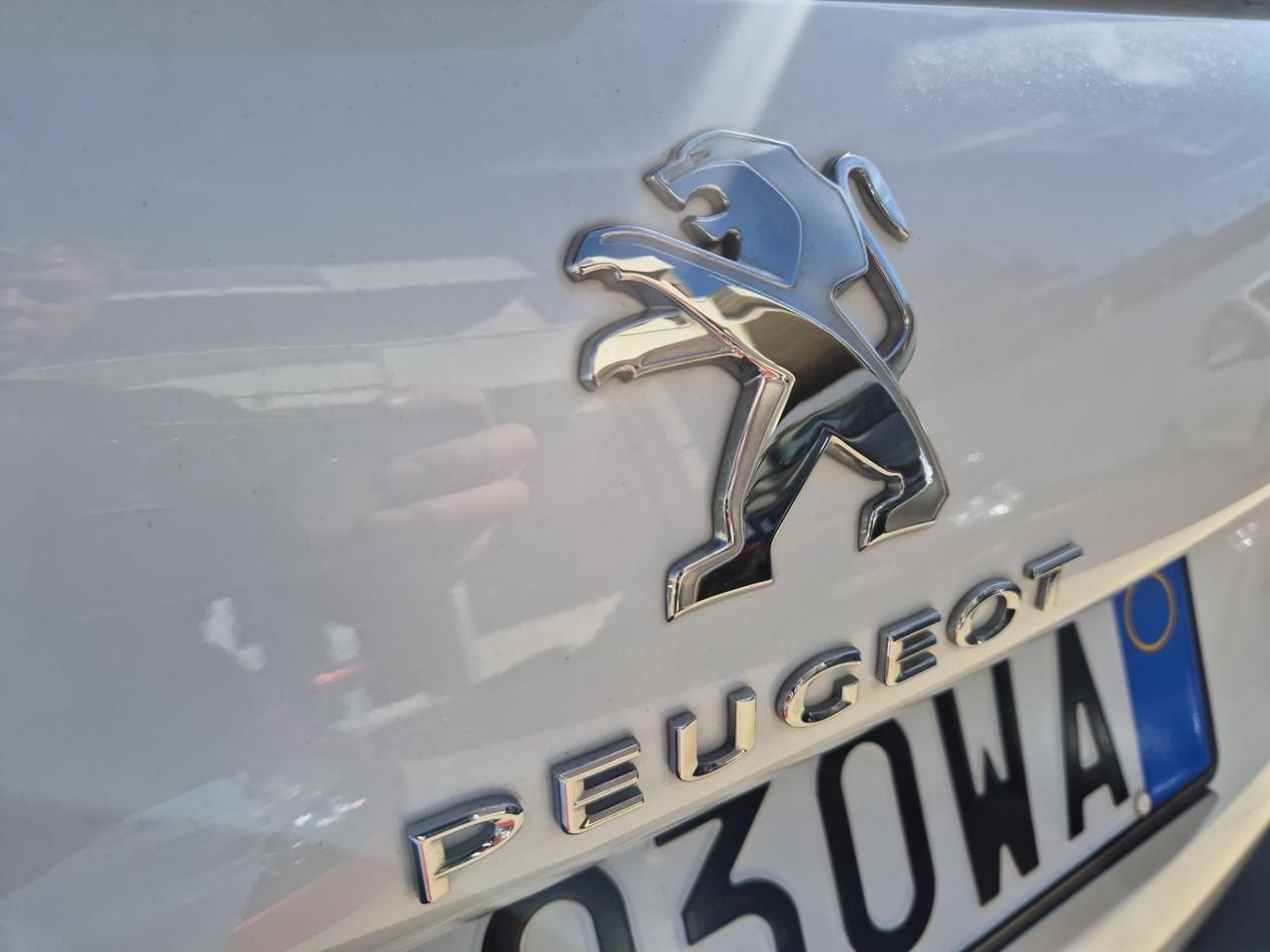 Peugeot 2008 BlueHDi 100 Allure
