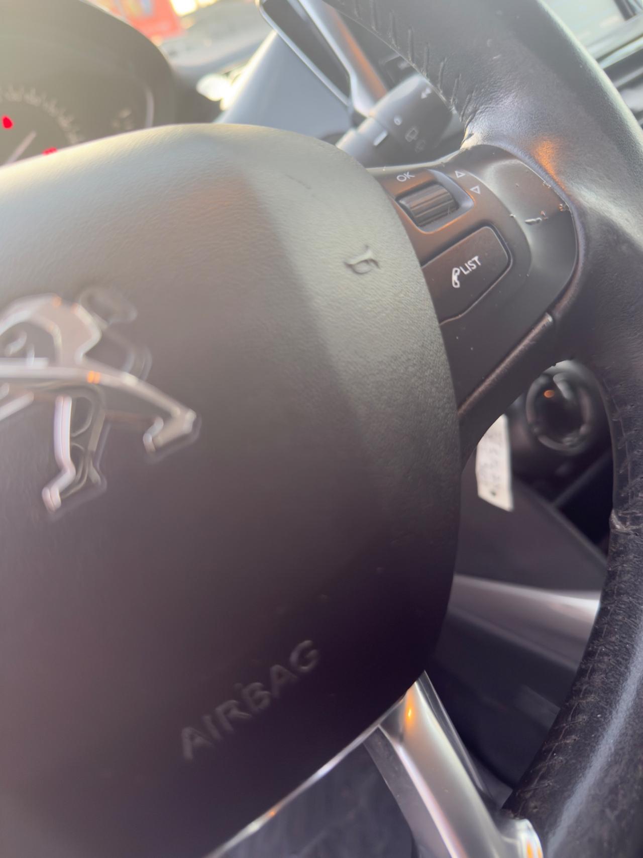 Peugeot 2008 BlueHDi 75cv Allure