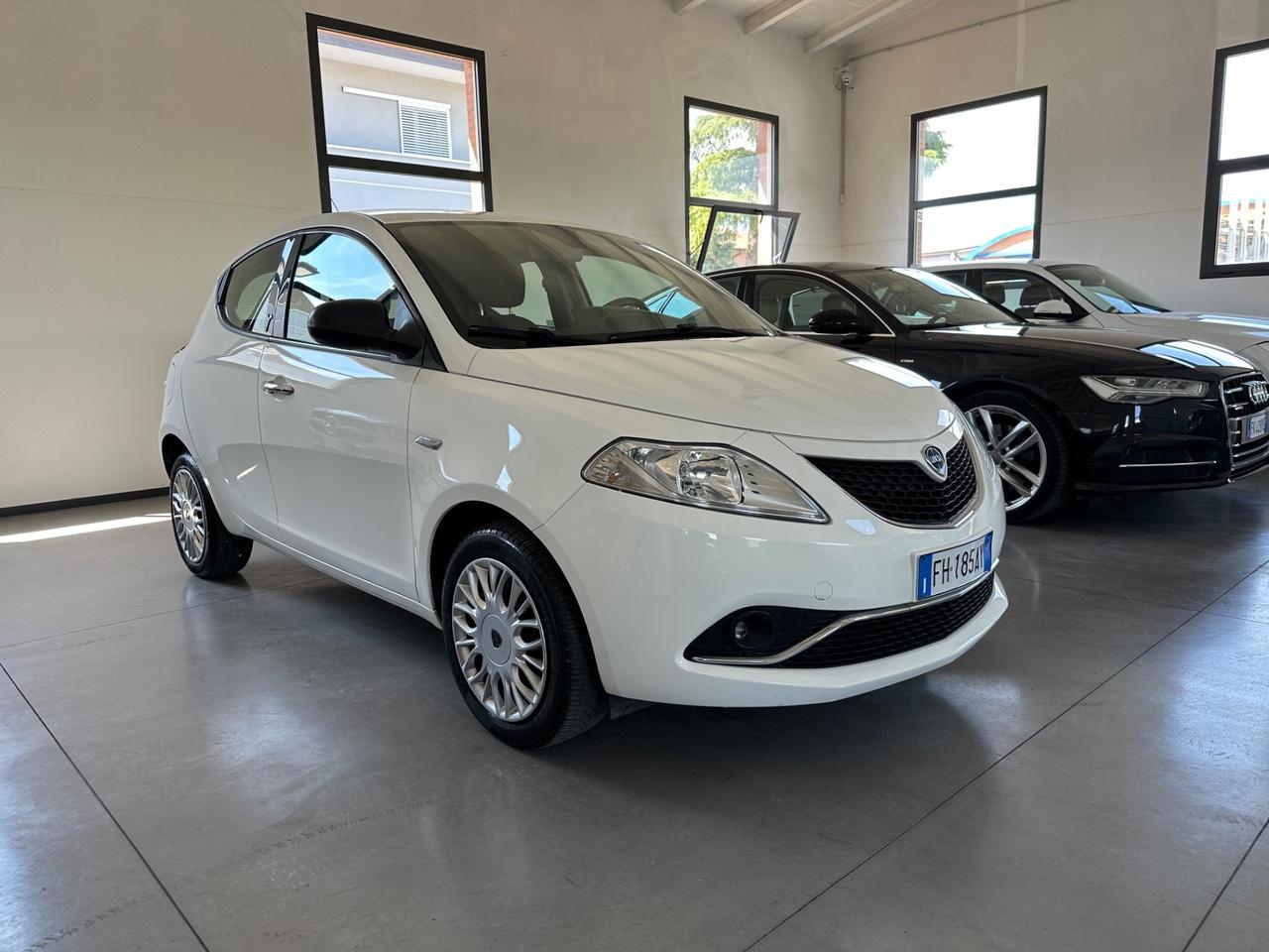 Lancia Ypsilon 1.2 69 CV 5 porte Silver
