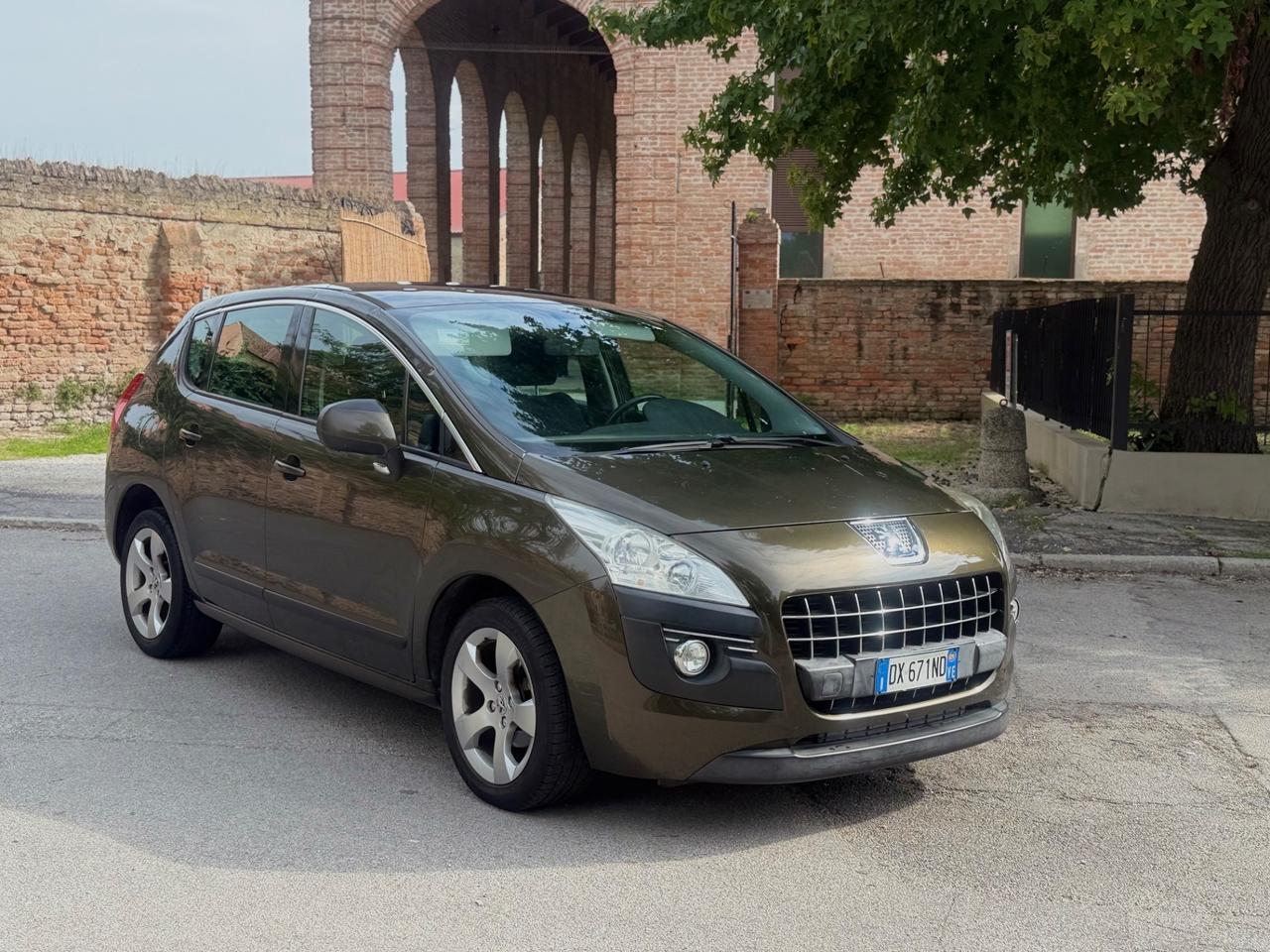 Peugeot 3008 1.6 HDi 110CV cambio robotizzato Tecno