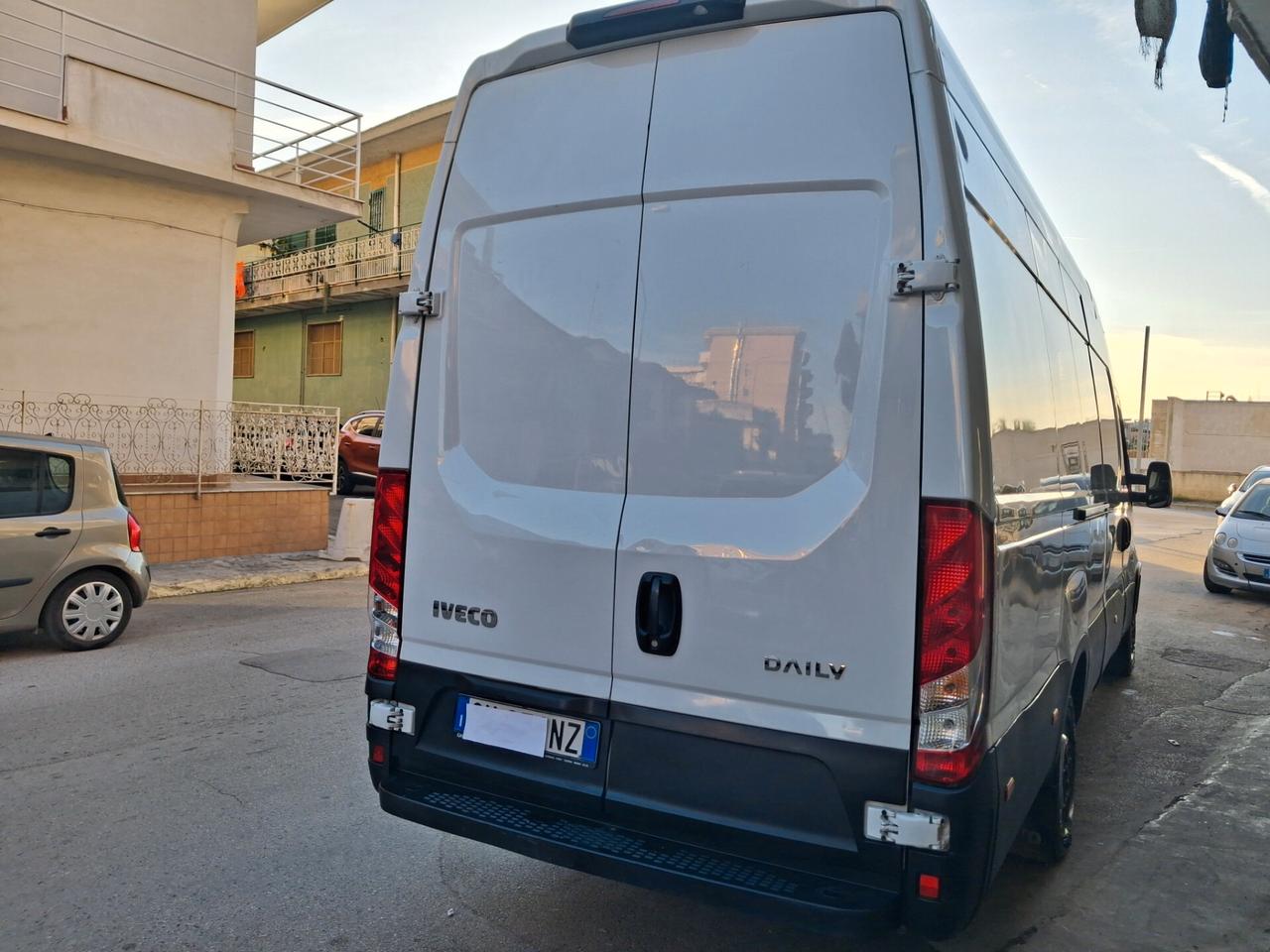 Iveco Daily v35 s 14 2022 unico prop nav