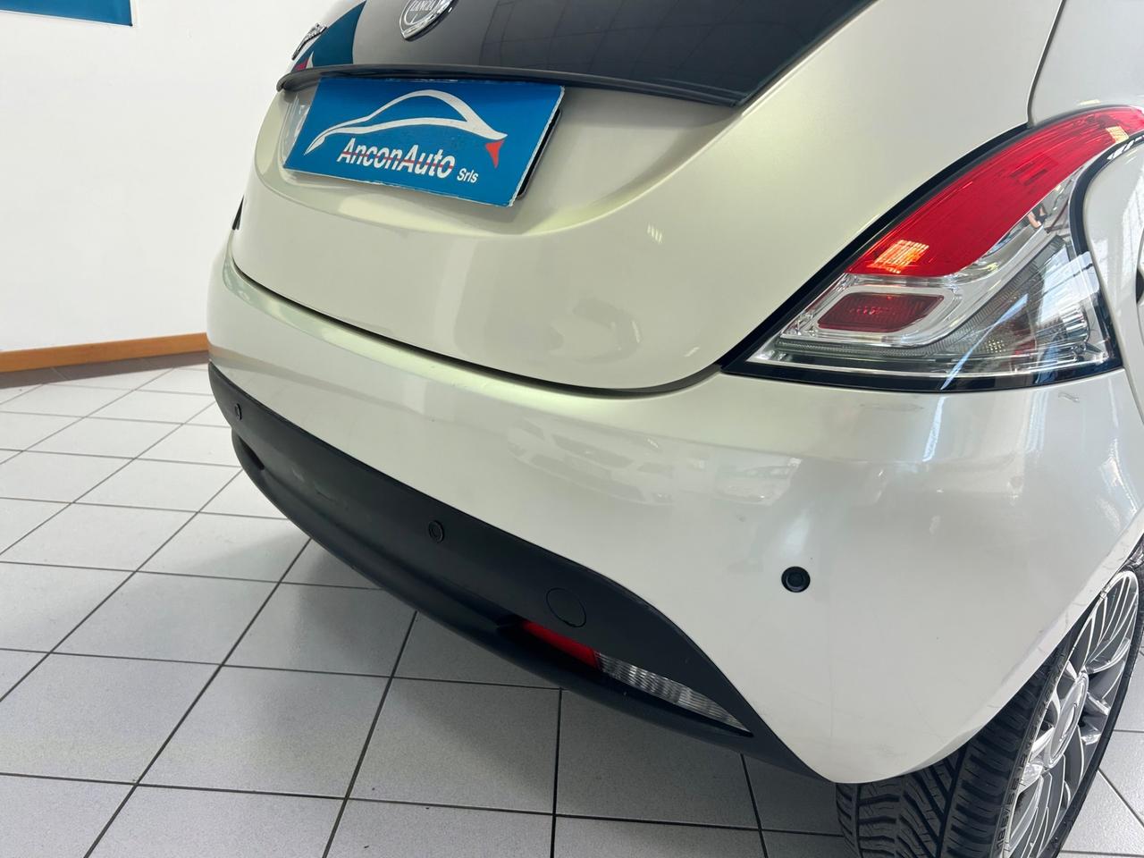 Lancia Ypsilon 1.2 GPL neopatentati 2012