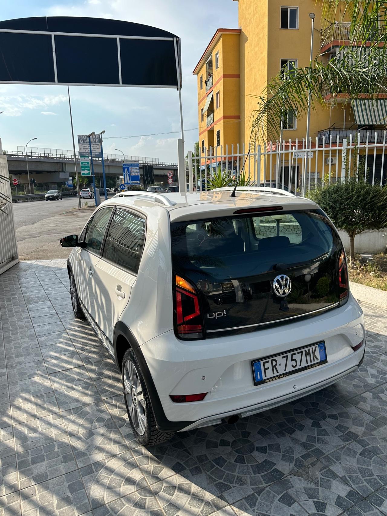 Volkswagen up! 1.0 75 CV 5p. cross up!