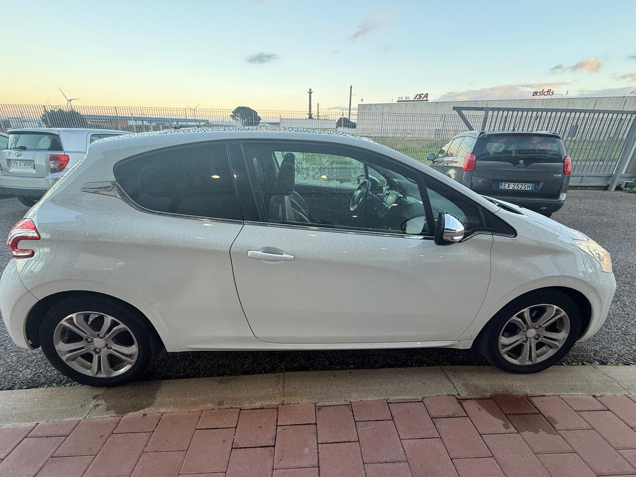 Peugeot 208 1.2 VTi 82 CV 3 porte Allure TETTO PANORAMA