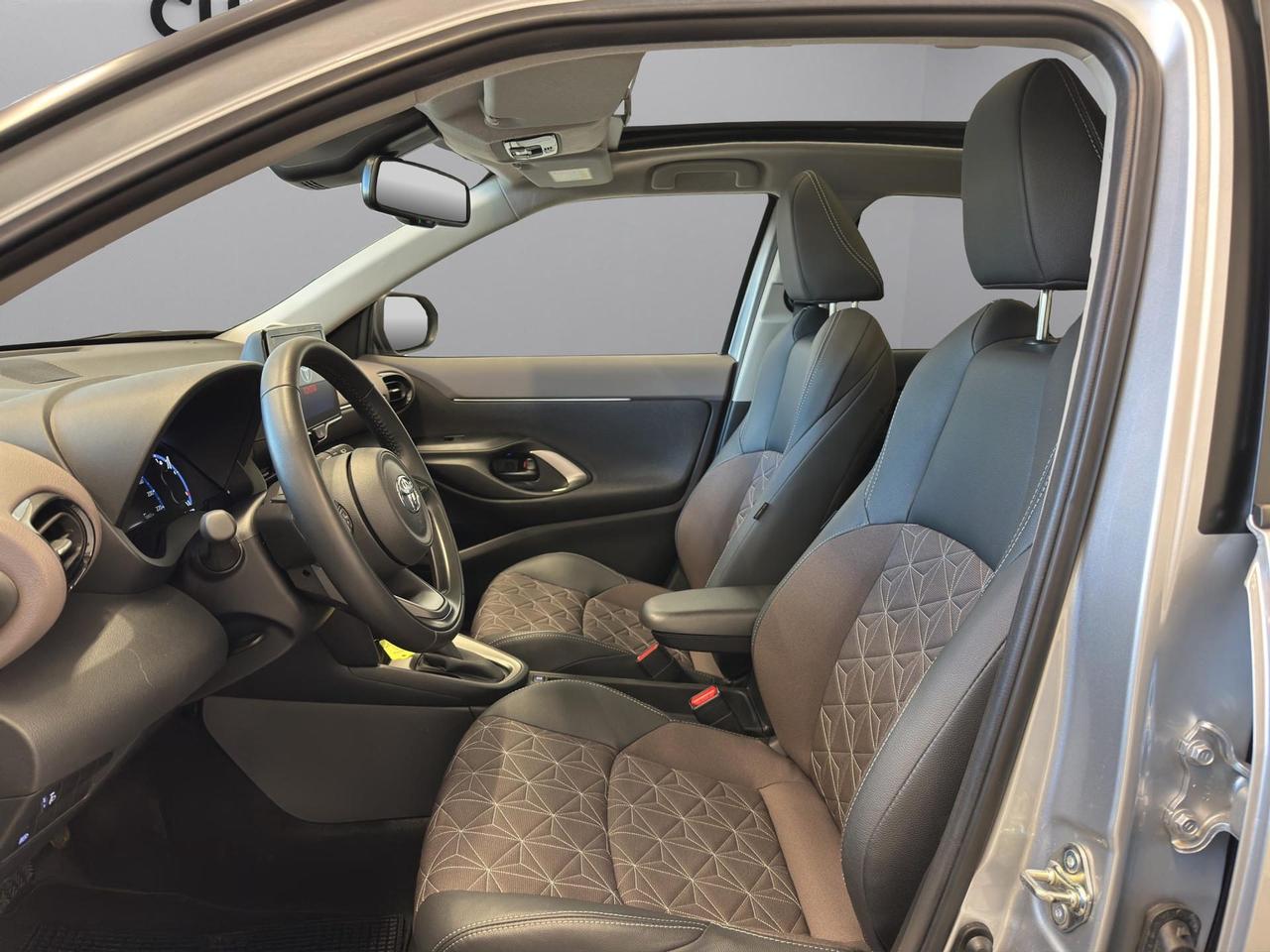 Toyota Yaris Cross 1.5h Lounge fwd 116cv e-cvt
