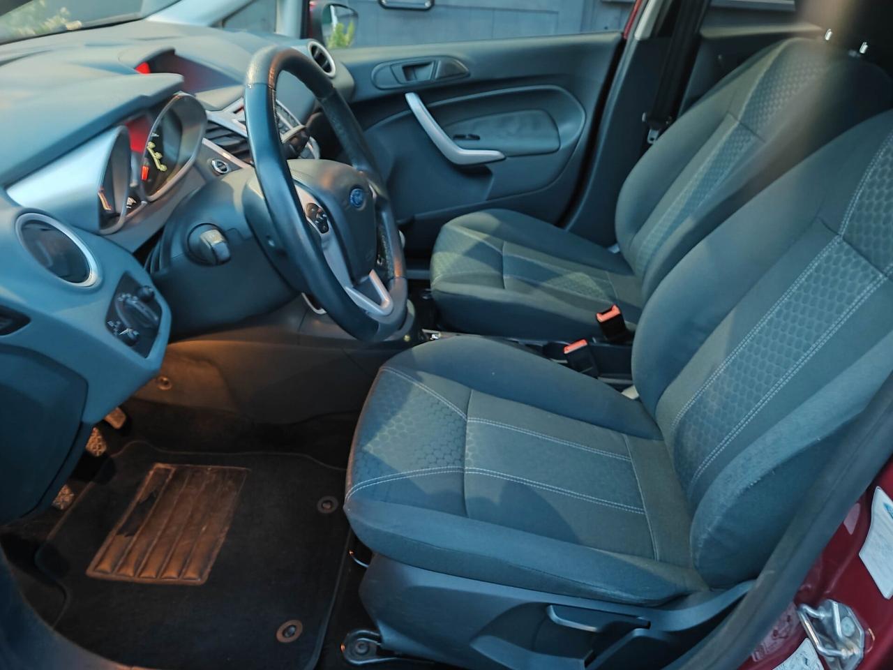 Ford Fiesta 1.4 5 porte Titanium uni-pro