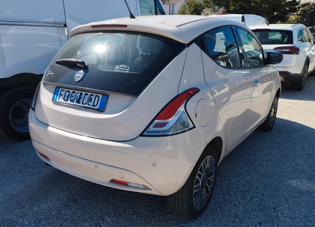 Lancia Ypsilon 1.2 69 CV 5 porte GPL Ecochic Silver