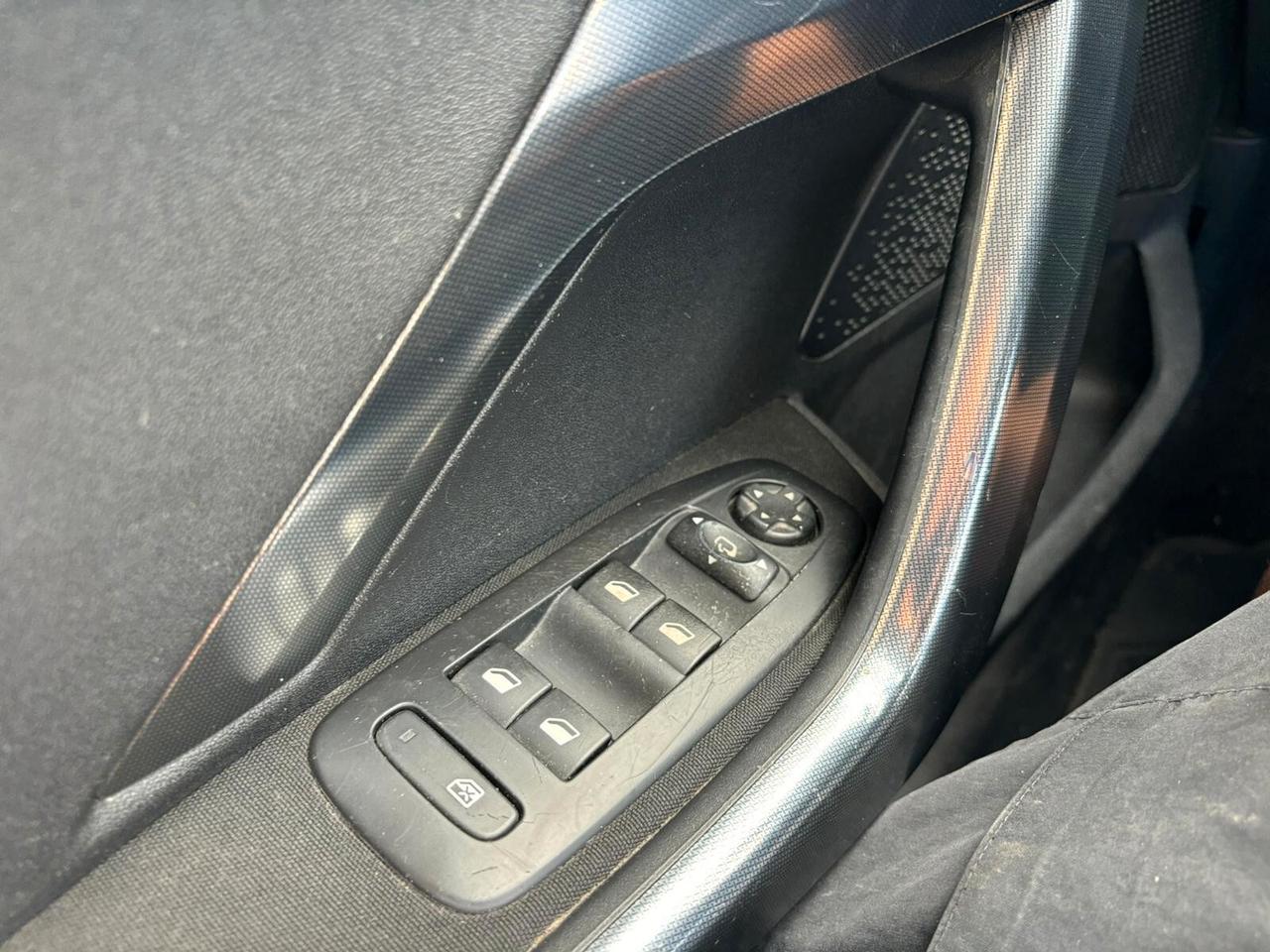 Peugeot 2008 1.6 e-HDi 115 CV Stop&Start Allure